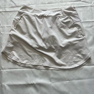 Nike Dri-FIT White Skirt Size Medium